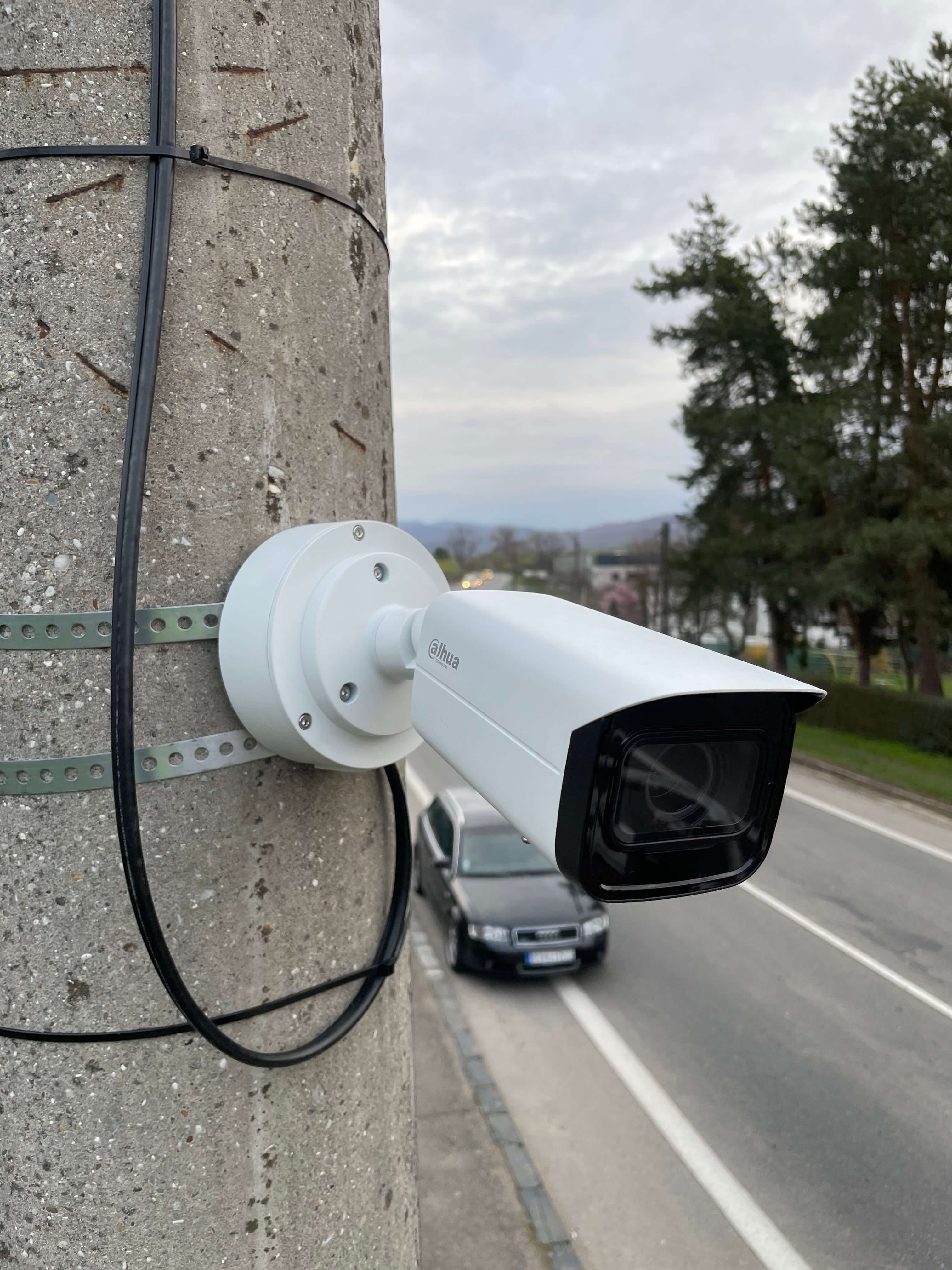 Intalcia kamery s vysokou citlivosou a rozlenm. PZ je zretene viditen pri rchlosti 90 km/h.