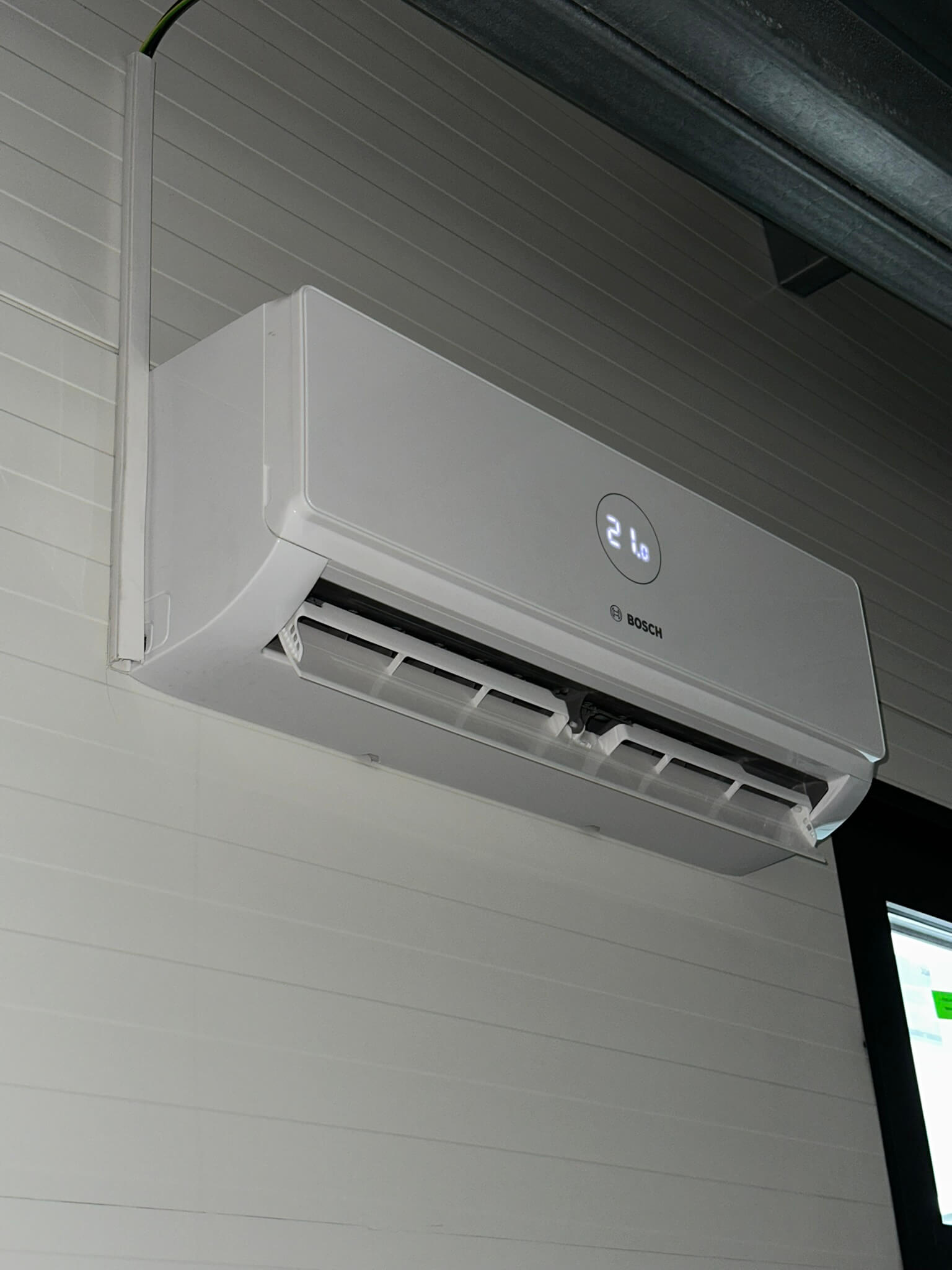 Bosch klimatizcia s vkonom 3,5kw, disponujca ovldanm pomocou mobilnej aplikcie.