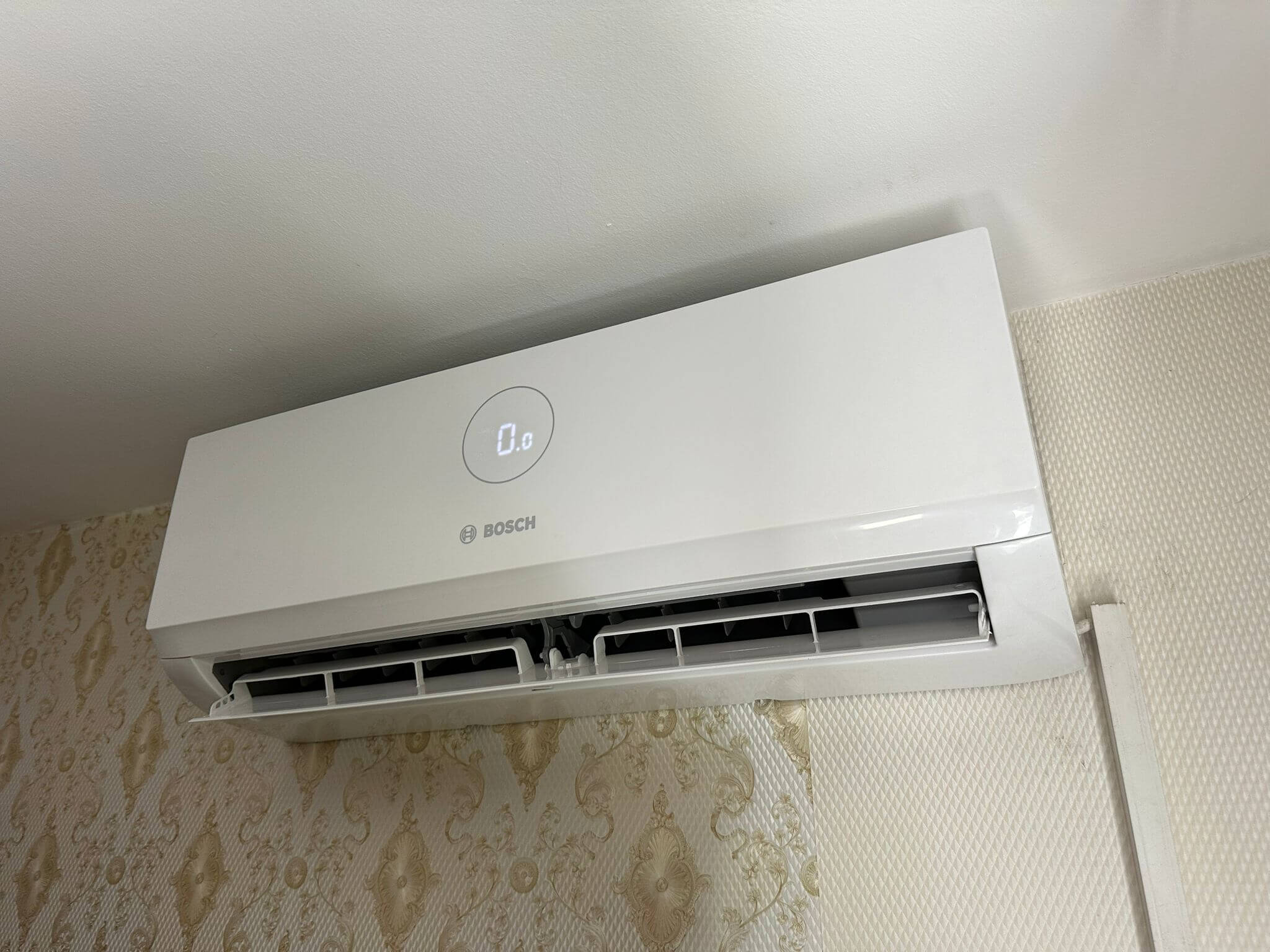 Bosch klimatizácia s výkonom 3,5kw, disponujúca ovládaním pomocou mobilnej aplikácie.